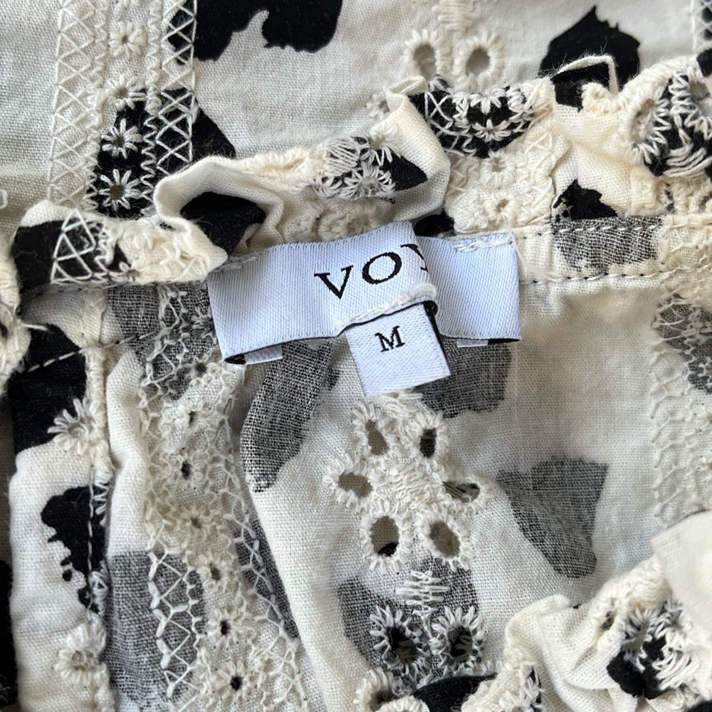 Voy Eyelet Ruffle Embroidered Blouse in Black/White Size Medium - Picture 6 of 8